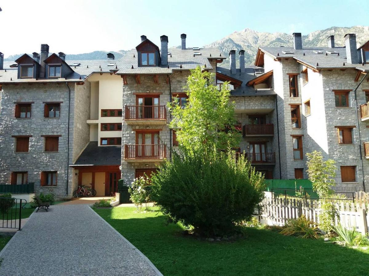 B25 - La Granja, Bajo con jardín - Villmor Benasque Exterior foto